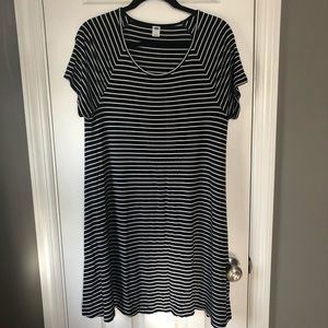 Scoop neck swing dress